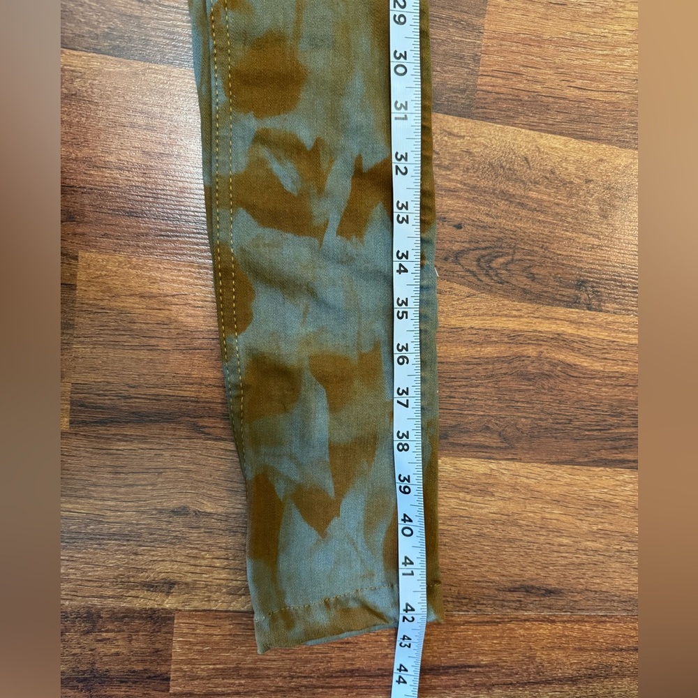 Culture Vulture Men’s Sz 28 Grunge Distressed Skinny Jeans with Embroidered Logo - Picture 10 of 11